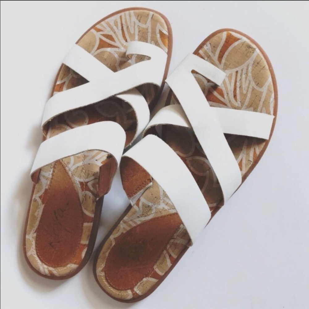Naya white leather sandals women’s 9 narrow